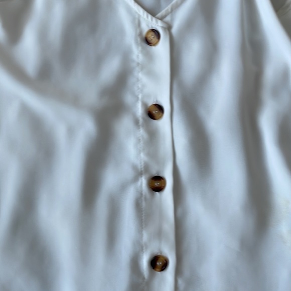 White button down camisole - Picture 2 of 4